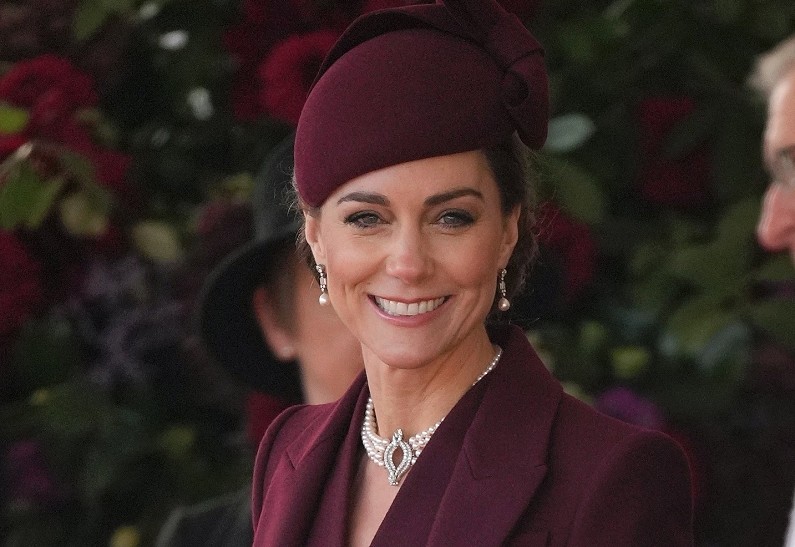 Поклонников удивила смена нарядов Кейт Миддлтон во время государственного приема