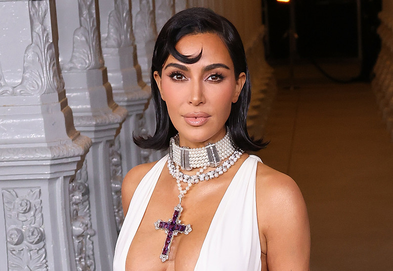 Ким Кардашьян сломала ногу прямо перед праздниками