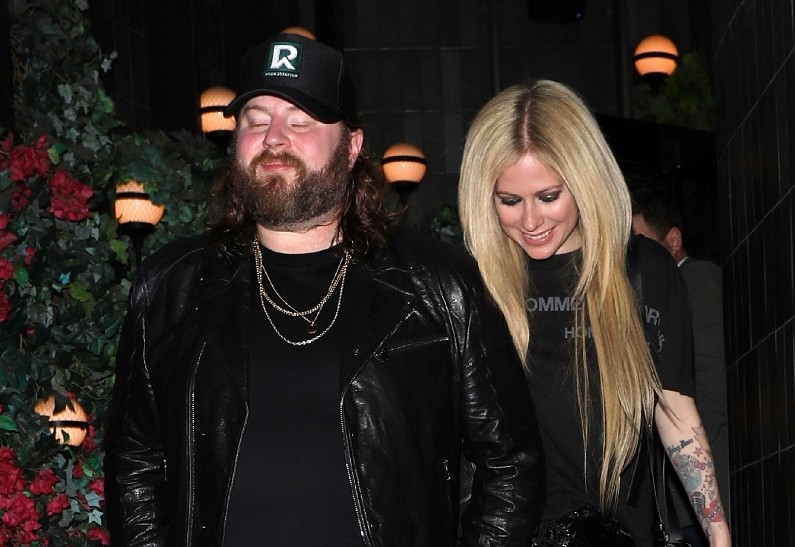 Аврил Лавин заметили на свидании с новым мужчиной. Фото!