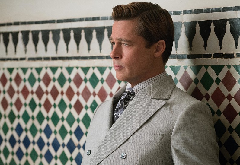 Помолодевший Брэд Питт затмил Брэдли Купера на кинофестивале