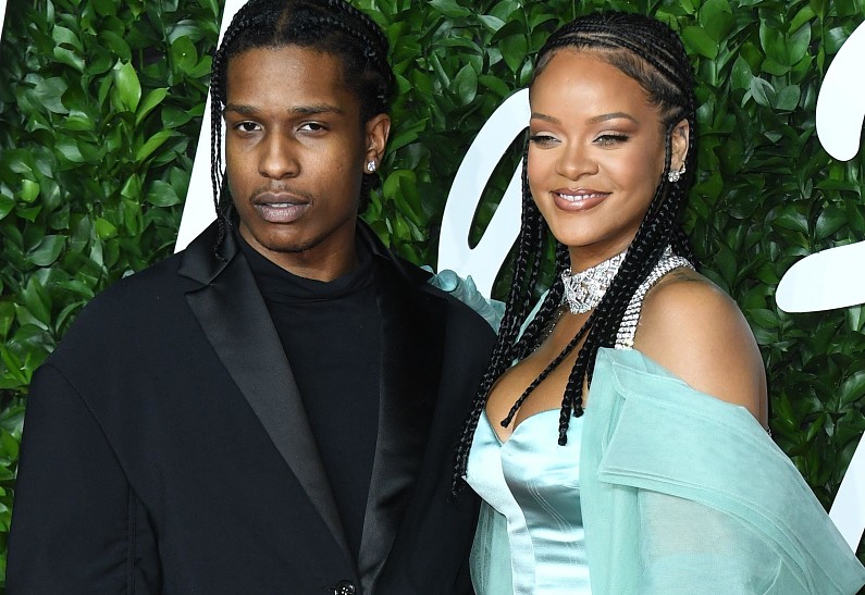 Рианна показала, как отметила с A$AP Rocky День всех влюбленных. Фото!