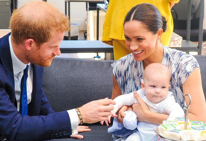 «Испытываем душевную боль»: Меган Маркл и принц Гарри боятся за будущее своих детей