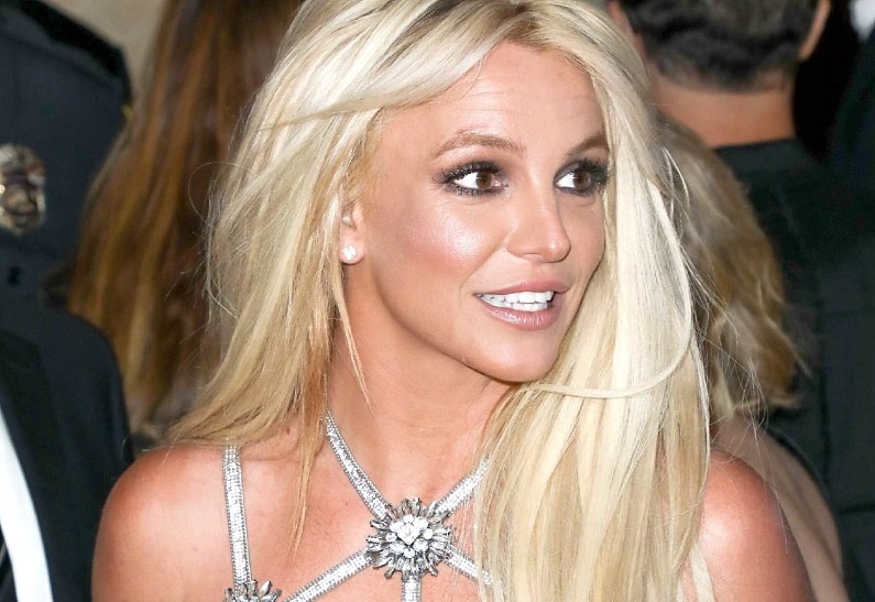 Бритни Спирс начала встречаться со своим бывшим домработником. Рассказываем!