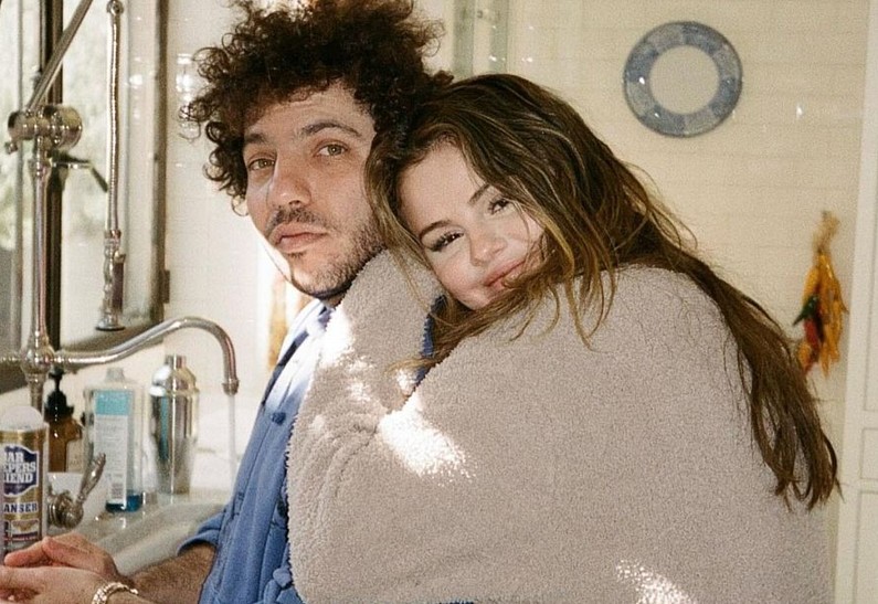 Селена Гомес рассказала, чем ее привлек новый возлюбленный Бенни Бланко