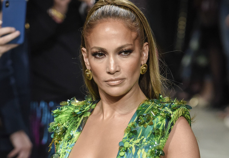 Дженнифер Лопес повторила свой культовый образ 20-летней давности