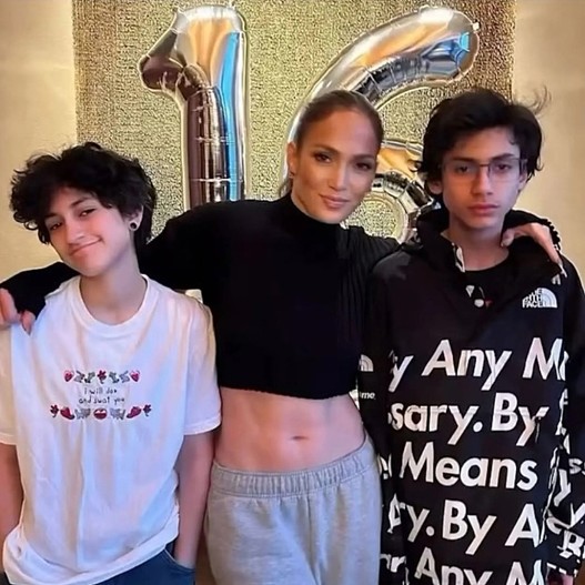 Дженнифер Лопес с детьми