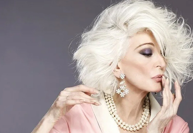 На 10 лет моложе: как выглядеть свежее с помощью стрижки и окрашивания