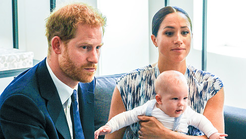 «Ему важно выступить единым фронтом»: принц Гарри намерен перевезти жену и детей в Великобританию