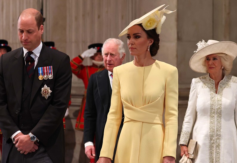 Принц Уильям и королева Камилла в отчаянии из-за состояния Кейт Миддлтон