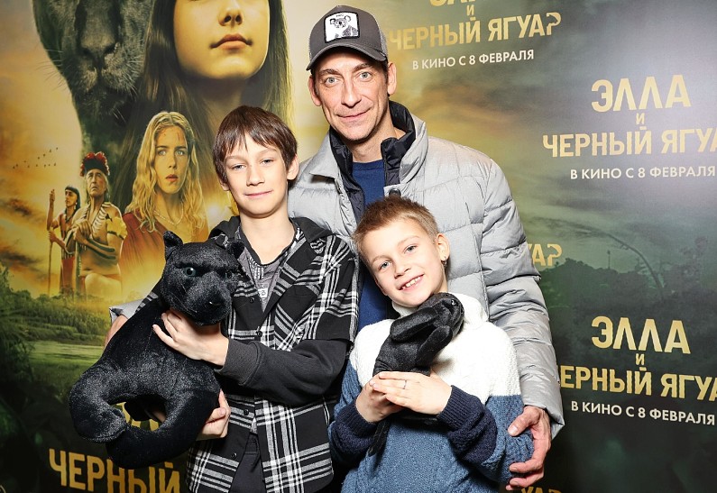 Артём Ткаченко, Ирина Безрукова и другие гости премьеры фильма «Элла и чёрный ягуар»