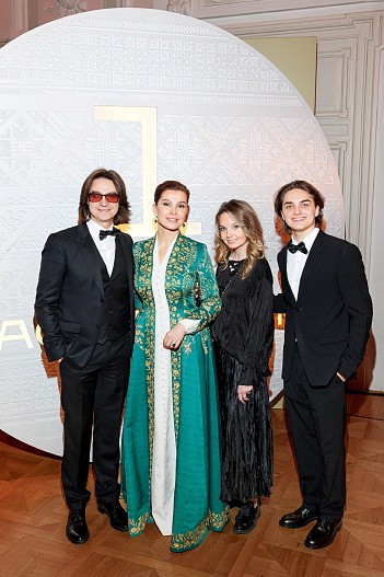 Сергей Филин и Мария Прорвич с сыном и Ирина Узденова