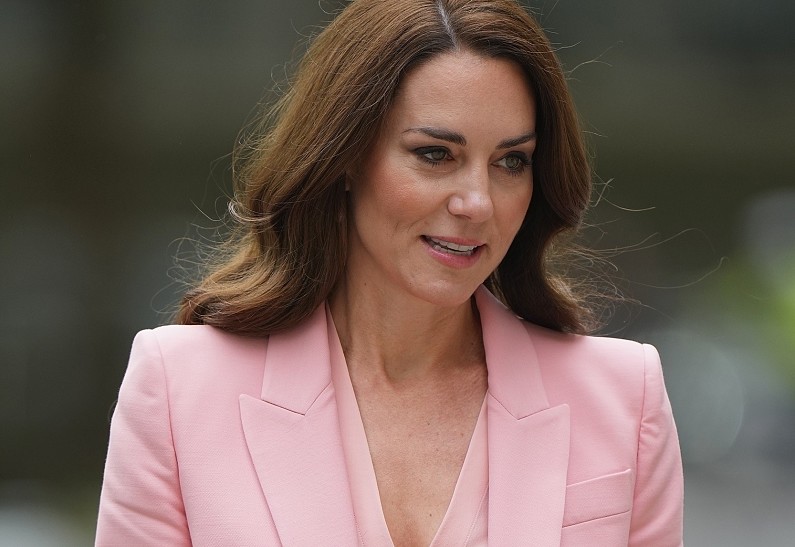 Кейт Миддлтон публично оправдалась за фотошоп на семейном фото с детьми