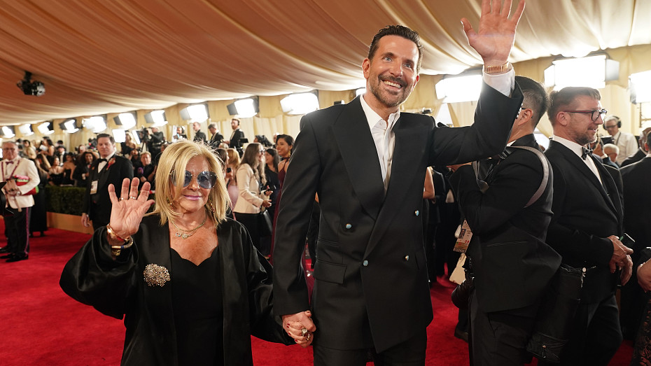 Брэдли Купер пришел на премию «Оскар-2024» с мамой 