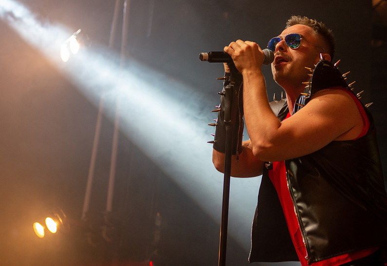 Легендарные хиты группы «Queen» прозвучат в «Артист Hall»