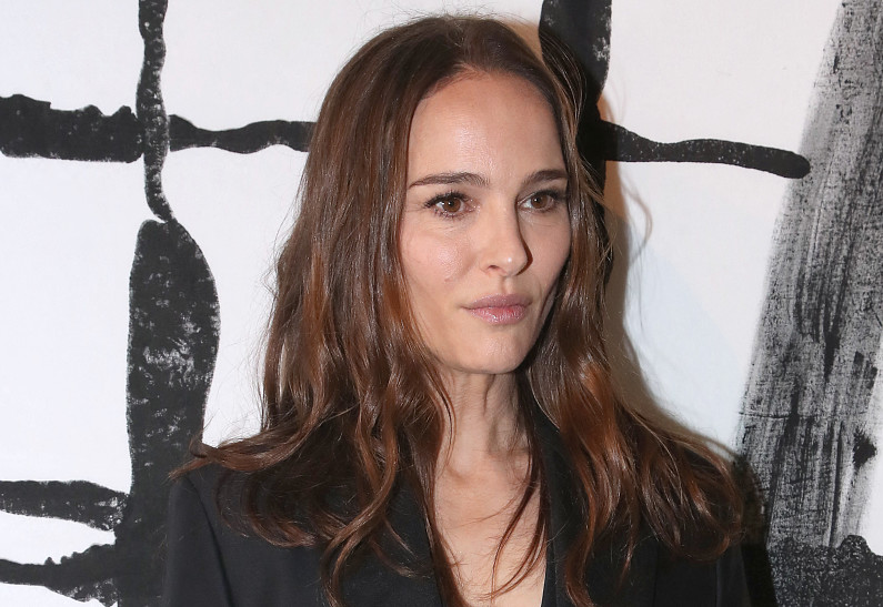 Натали Портман выступила против сексуальных домогательств после своего развода