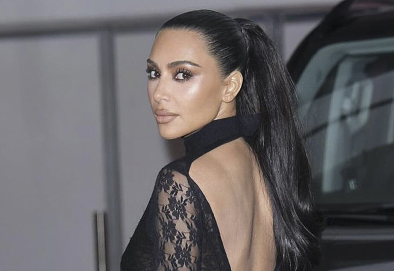 «Эко-террористка!»: Ким Кардашьян раскритиковали за частые перелеты на частном джете