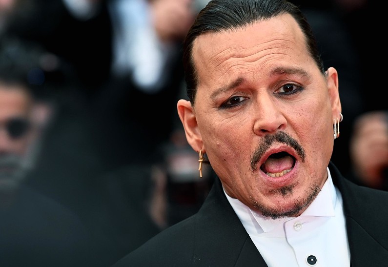 Очередной абьюз: голливудская актриса рассказала, как Джонни Депп оскорблял ее на съемочной площадке