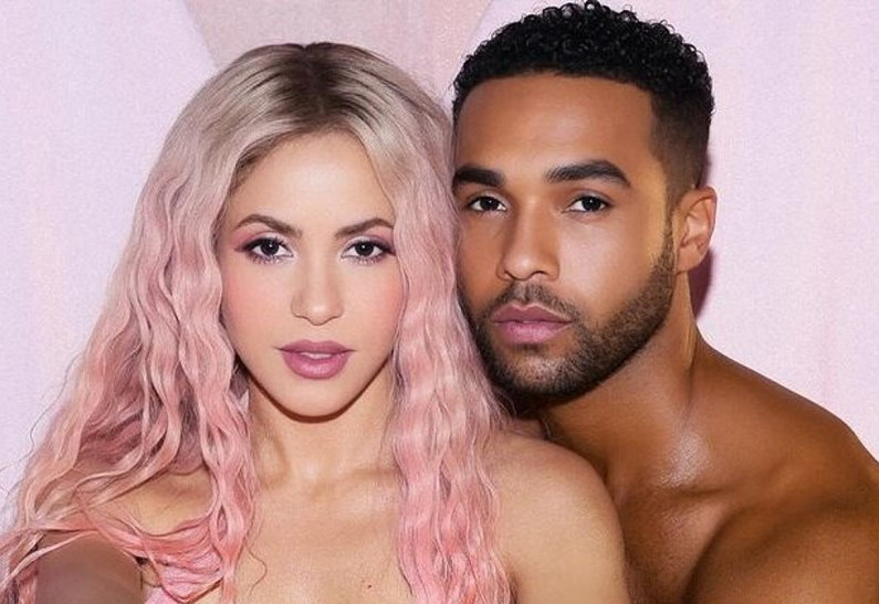 Закрутила новый роман? Шакира в дерзком образе снялась с известным британским актером