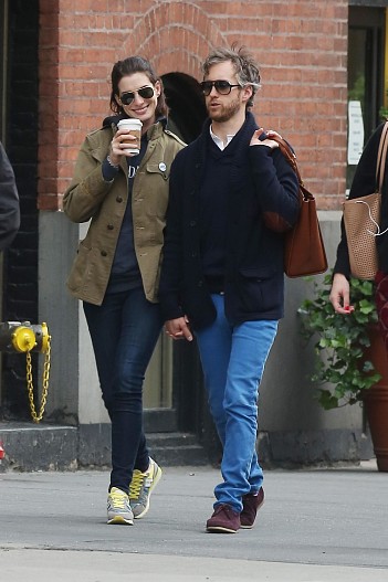 Энн Хэтэуэй и Адам Шульман