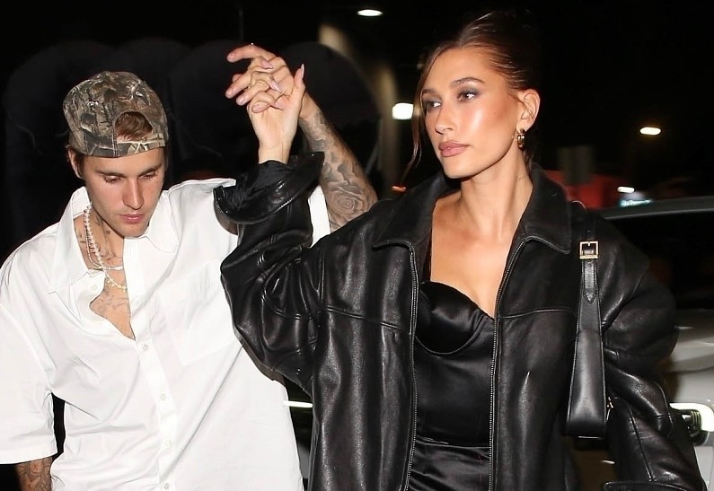 Хейли Бибер снялась в свадебном белье на фоне слухов о проблемах с Джастином Бибером. Фото!