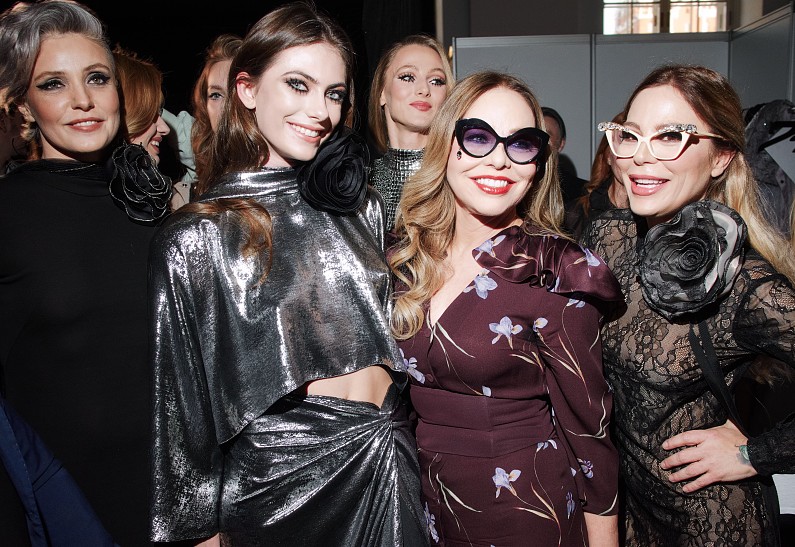 Орнелла Мути с дочерью Найке Ривелли приняли участие в Московской неделе моды