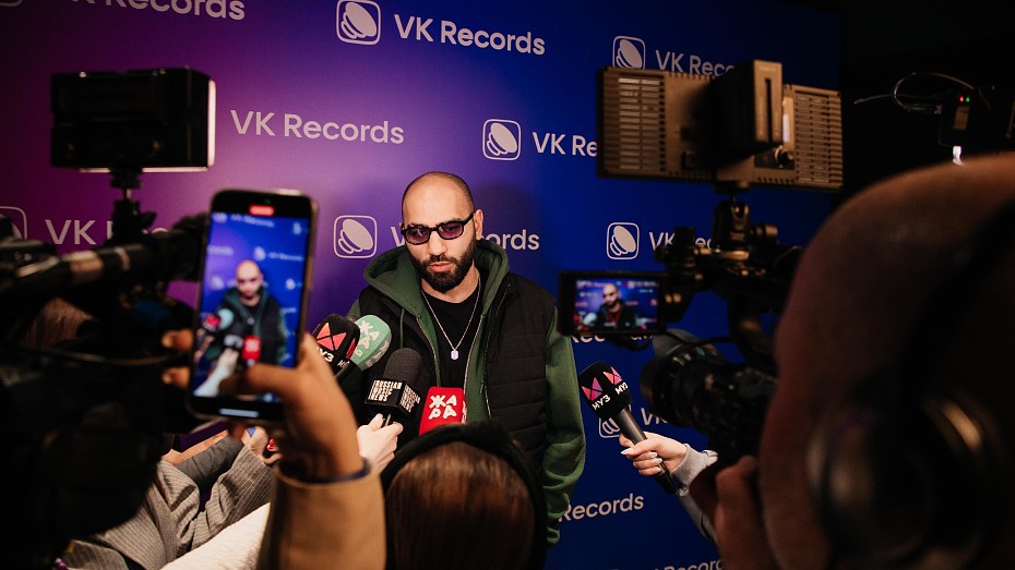HammAli & Navai, ELMAN, Тима Акимов и другие артисты поздравили лейбл VK Records с открытием музыкальной студии