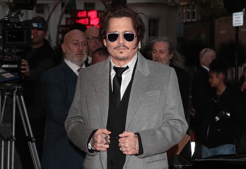 Джонни Депп похудел и избавился от длинных волос. Фото!