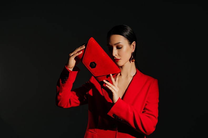 KONVERT КРАСНЫЙ ВЕЛЮР