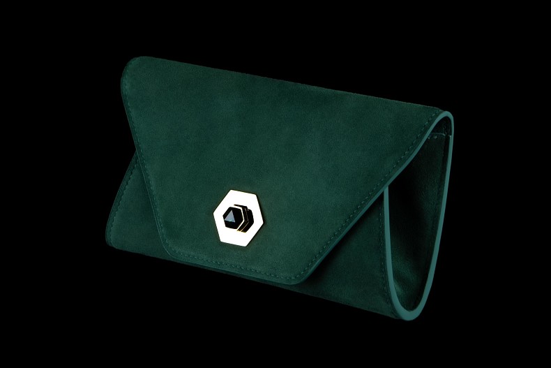 KONVERT ЗЕЛЕНЫЙ С КАМНЕМ