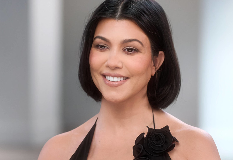 Кортни Кардашьян показала тело в купальнике после рождения четвертого ребенка