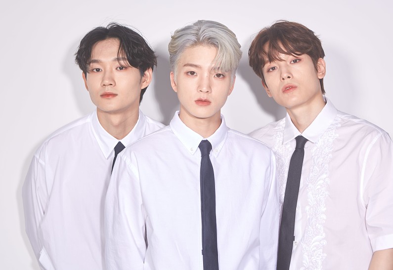 K-pop группа W24 записала фит с музыкантами из России Олей Красновой и Дэни