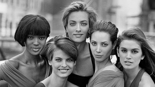 Легендарные супермодели 90-х: Линда Евангелиста, Синди Кроуфорд, Наоми Кэмпбелл и Кристи Тарлингтон воссоединились на премьере