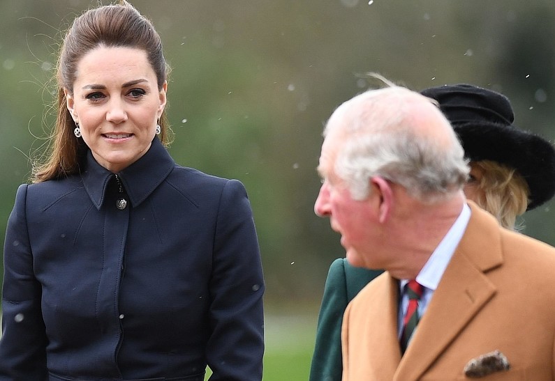 «Огромное тепло»: Карл III поддержал больную раком Кейт Миддлтон в самый тяжелый период