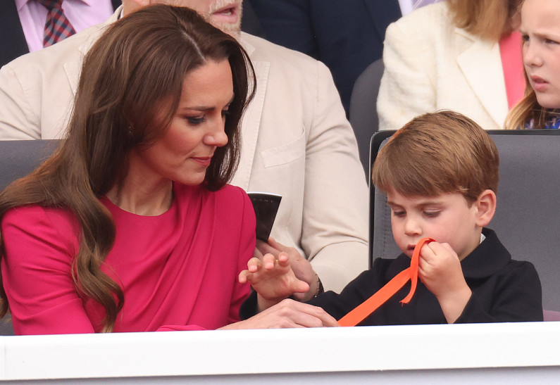 Кейт Миддлтон с трудом справляется с воспитанием младшего сына