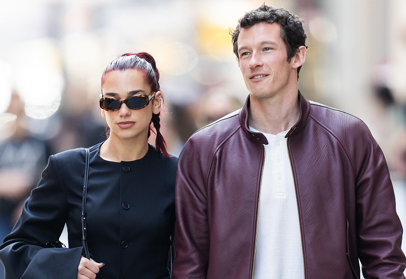 Дуа Липу застали в объятиях нового возлюбленного