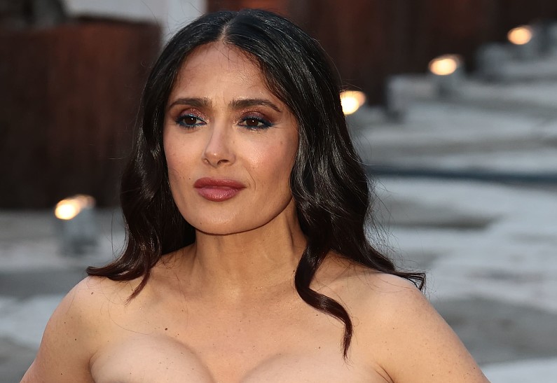 Сальма Хайек в образе Фриды Кало появилась на концерте Мадонны