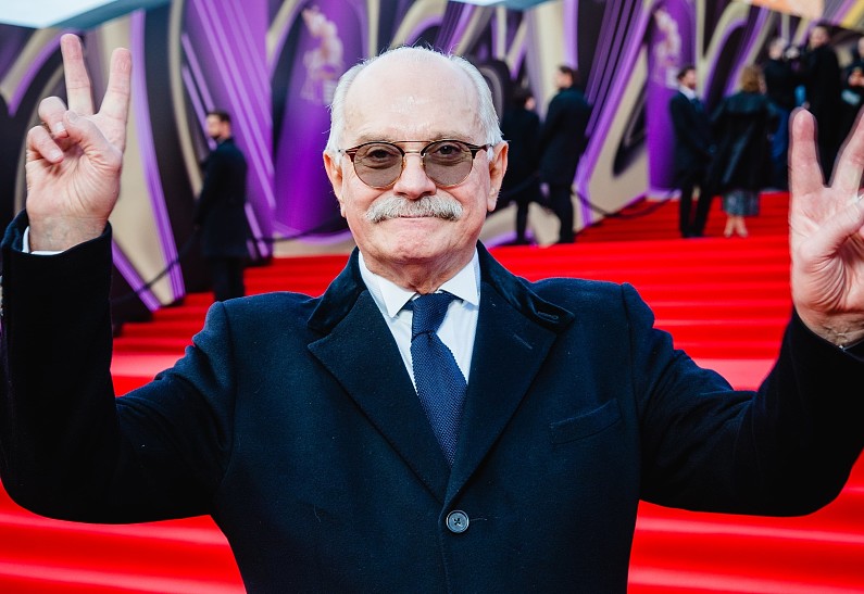 Ммкф программа. Московский международный кинофестиваль. Московский международный кинофестиваль. Ммкф 2021 красная дорожка. Московский международный кинофестиваль (ммкф).