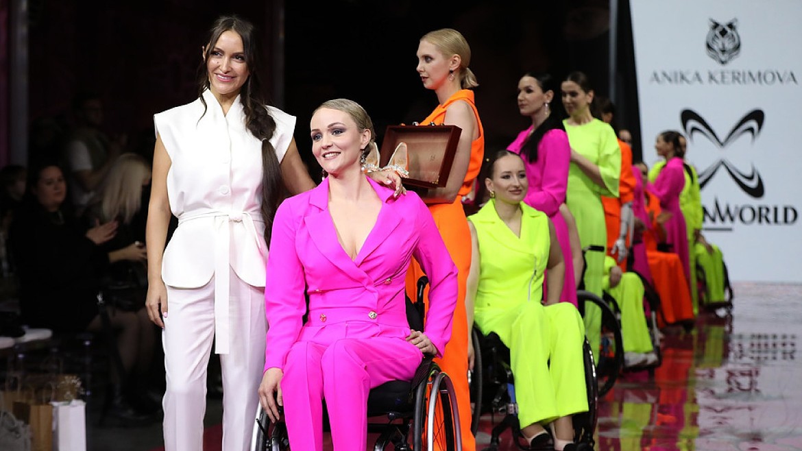 Красота не имеет границ: модели с разными формами инвалидности вышли на подиум в показе Аники Керимовой