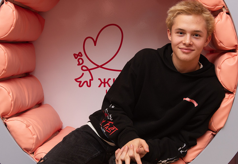 Леон Кемстач поддержал открытие игровых пространств в Детской больнице в Санкт-Петербурге