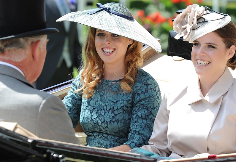 Принцессы Евгения и Беатрис обижены на Карла III. И вот почему!