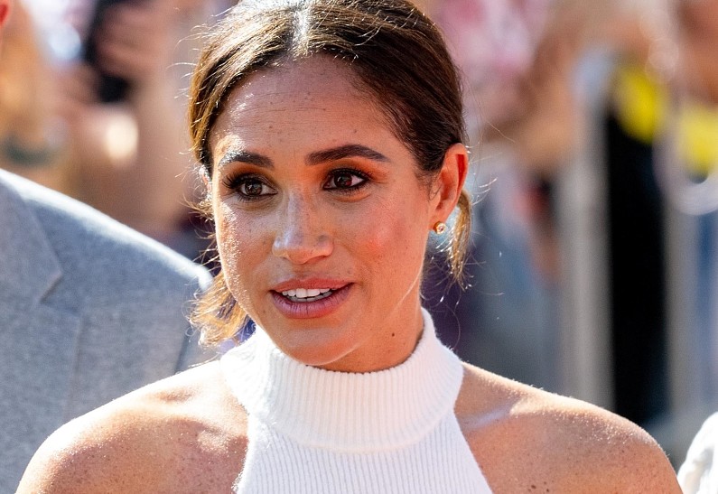 Меган Маркл осудили за неподходящий наряд во время визита в Нигерию. Фото!