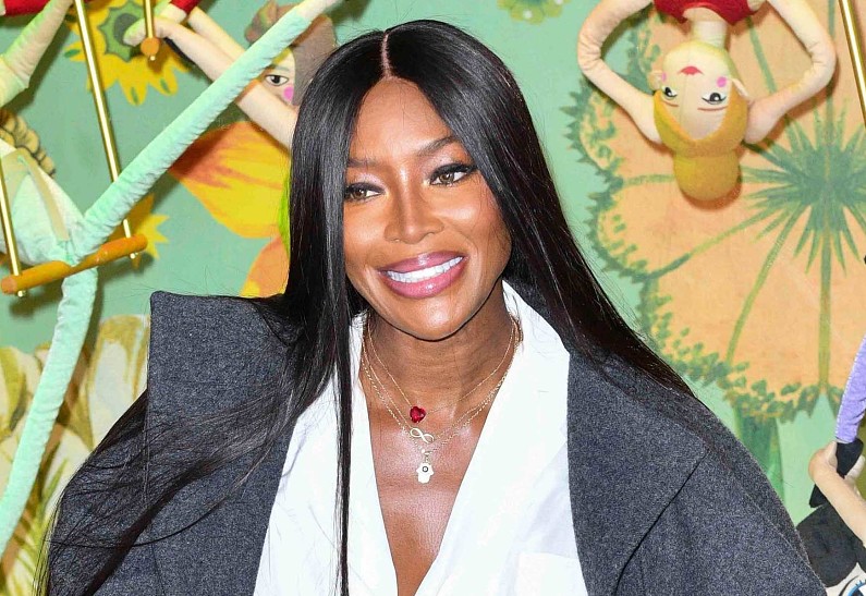 Наоми Кэмпбелл показала редкие фото с детьми на отдыхе