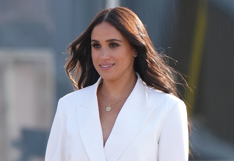 Меган Маркл осудили за яркие и откровенные наряды во время визита в Нигерию. Что на это ответила герцогиня?