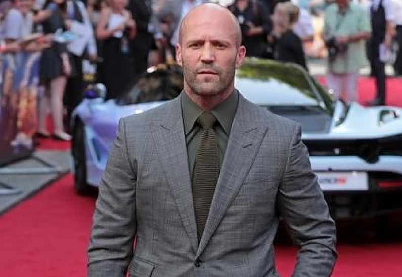 Джейсон Стэйтем посетил гончарную мастерскую вместе с дочерью и сыном