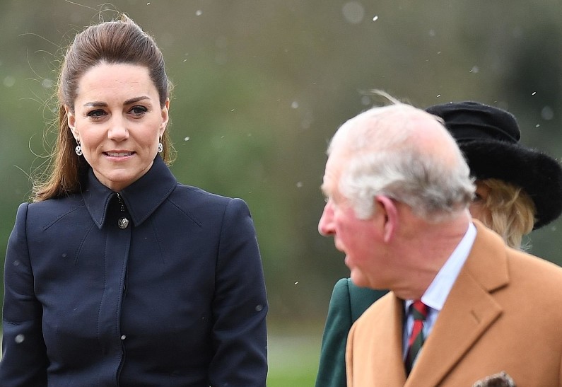 Карл III поддержал онкобольную Кейт Миддлтон после нападок внутри дворца