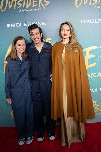 Анджелина Джоли с дочерью Вивьен и Джастин Левин