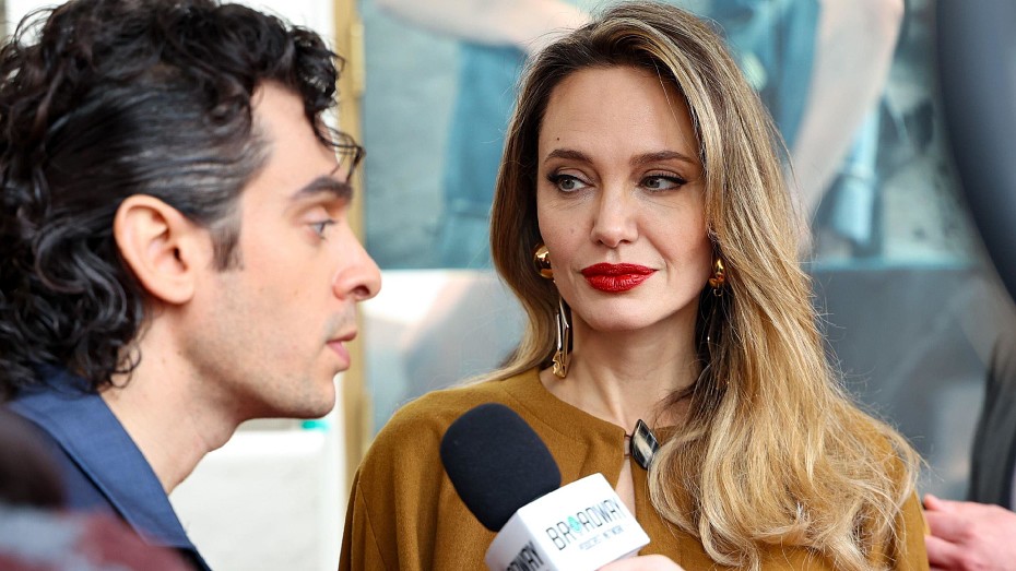 Анджелина Джоли начала встречаться с двумя бойфрендами. Рассказываем!