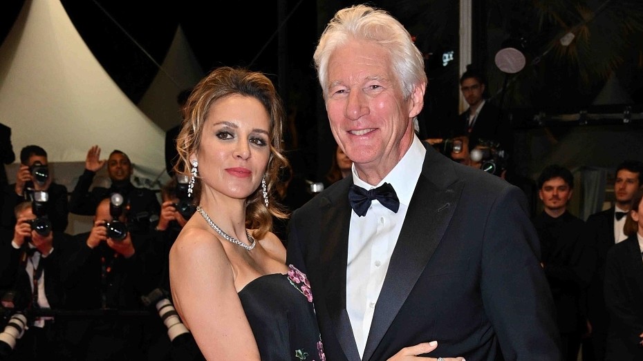 74-летний Ричард Гир вместе с молодой женой посетил Каннский кинофестиваль 
