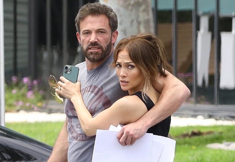 Дженнифер Лопес и Дженнифер Гарнер сблизились на фоне скандала певицы с мужем