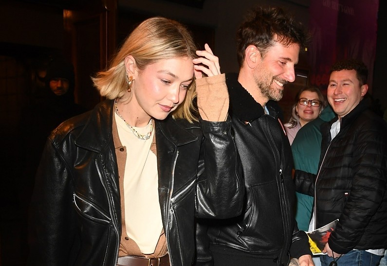 Брэдли Купер и Джиджи Хадид вместе появились на фестивале живой музыки